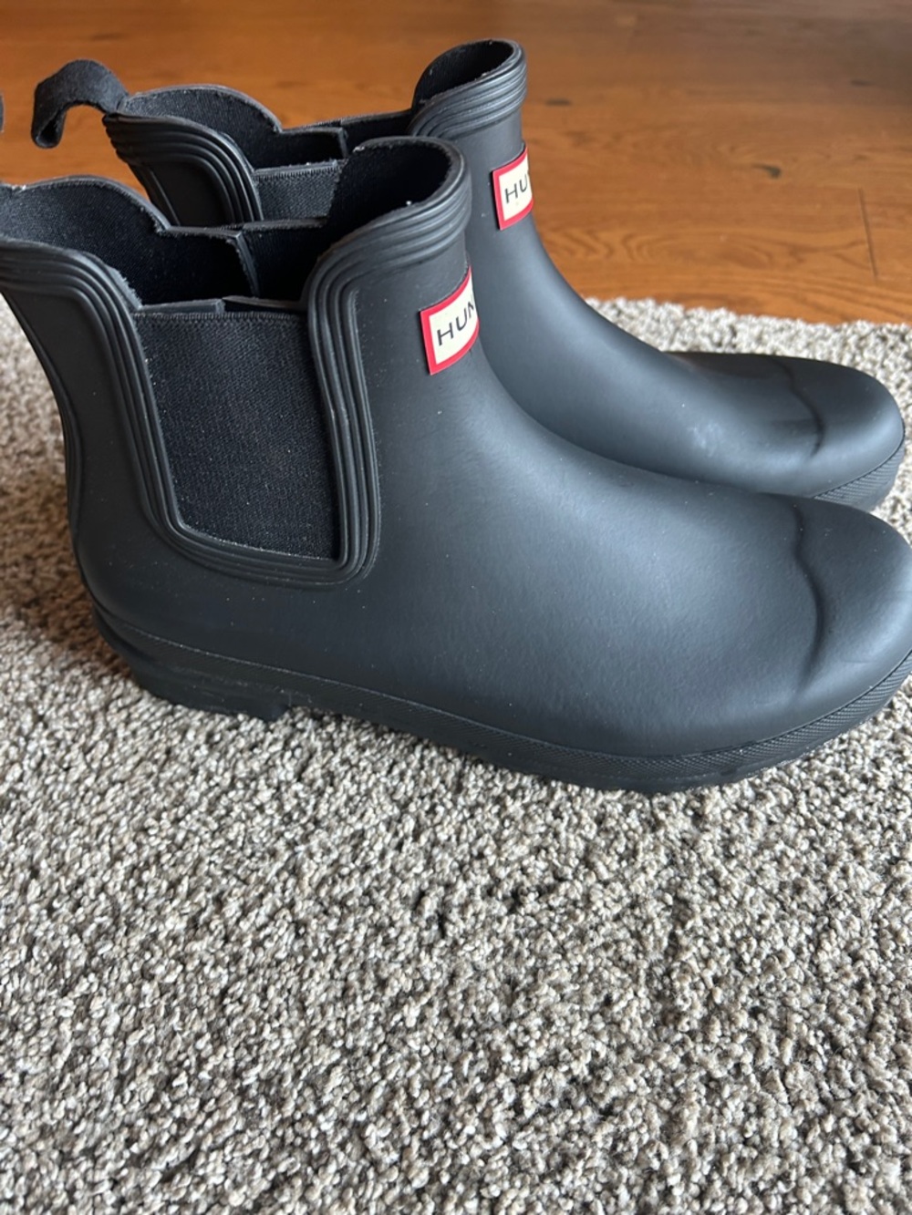 Hunter Black Chelsea Short Rain Boots with Red Logo - Picture 2 of 6